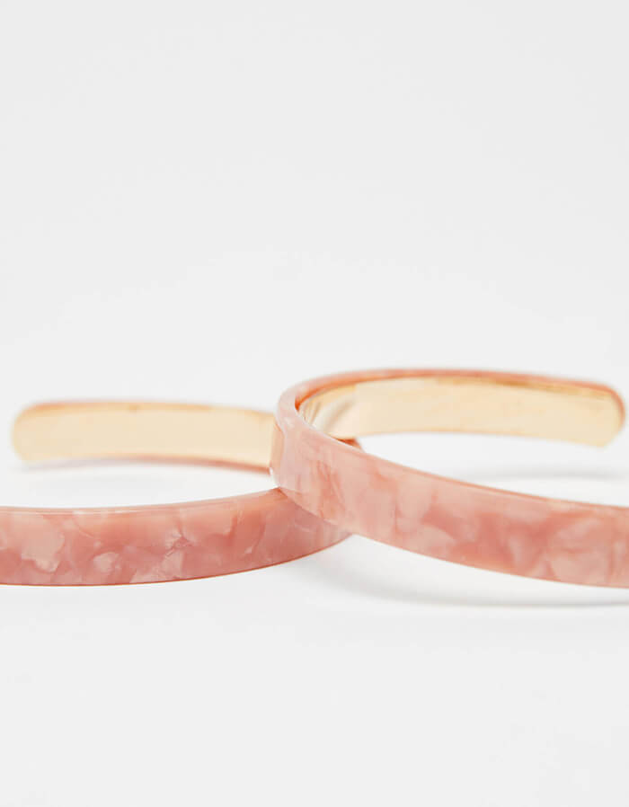 FIND YOUR NEW FAVORITE CLOTHING